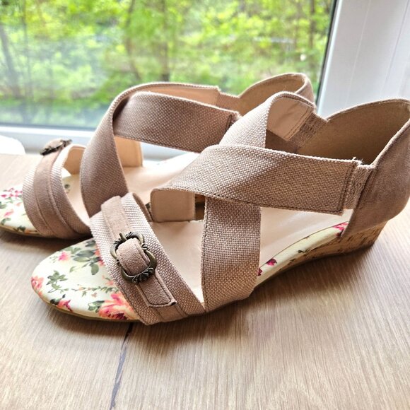 Axes Femme Floral Cross-Strappy Slip On Sandals - Picture 4 of 7